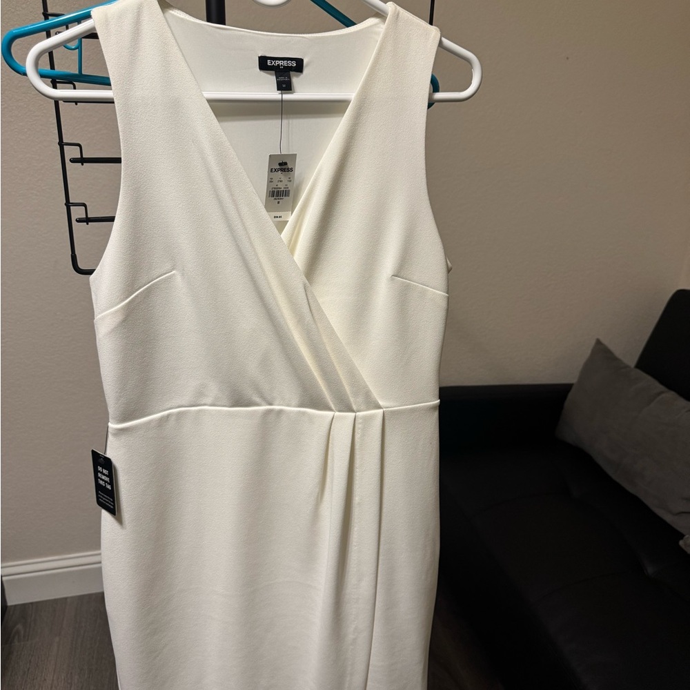 Express White Sleeveless V-Neck Sheath Dress
